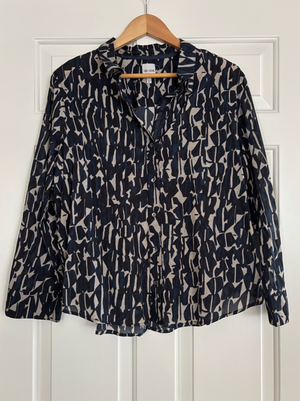 NIC+ZOE Navy & Cream Abstract Crinkle Button-Down Shirt - Picture 7 of 11